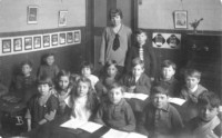 School Infant Class 1927 Standing: Miss Lidbury, Reg Bartle. Against Watt: Rhoda Attwell, Arthur Coggin, Alec Bowles Back Row: Marjorie Clothier, Roy Green, Fred Crossman, Dick Searle, Henry Fevin. Front Row: Doris Green, Margaret Napper, Edith Old, Lewis Moxham, Donald Bowles